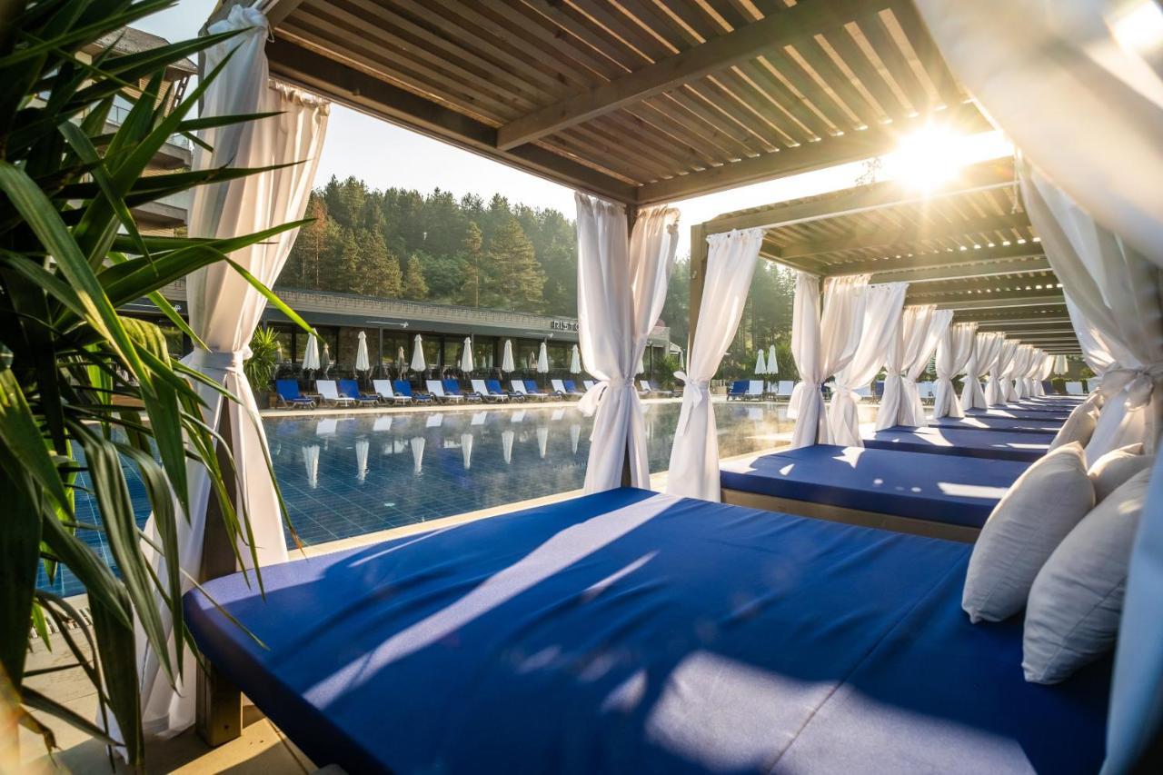 Hotel Arte Spa & Park Velingrad Exterior foto Cabana at the pool