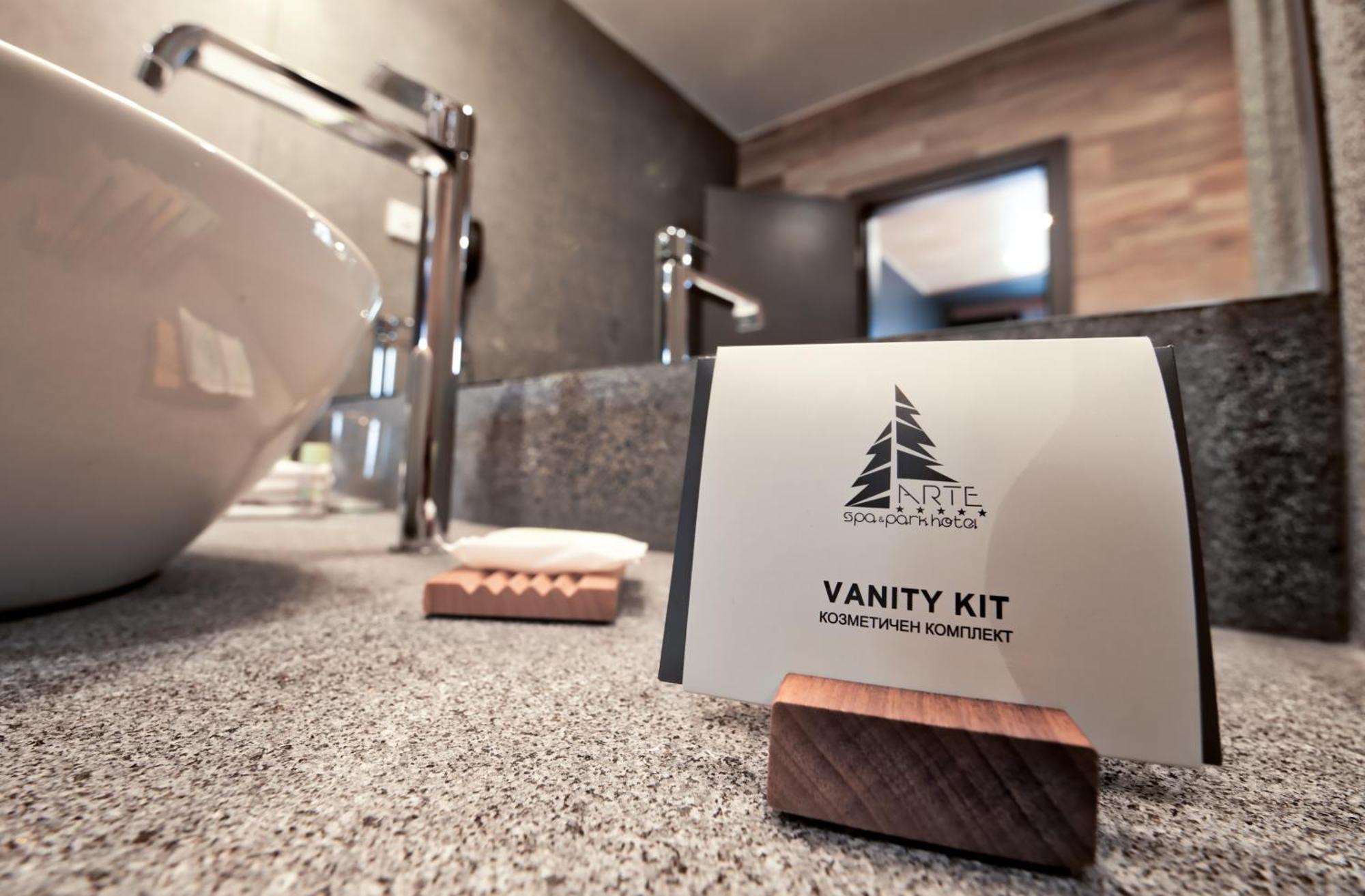Hotel Arte Spa & Park Velingrad Quarto foto A vanity kit